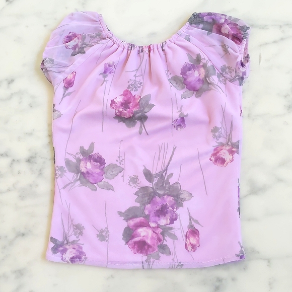 NWT. Sheer Short Sleeve Top with roses and lining. - Picture 2 of 4